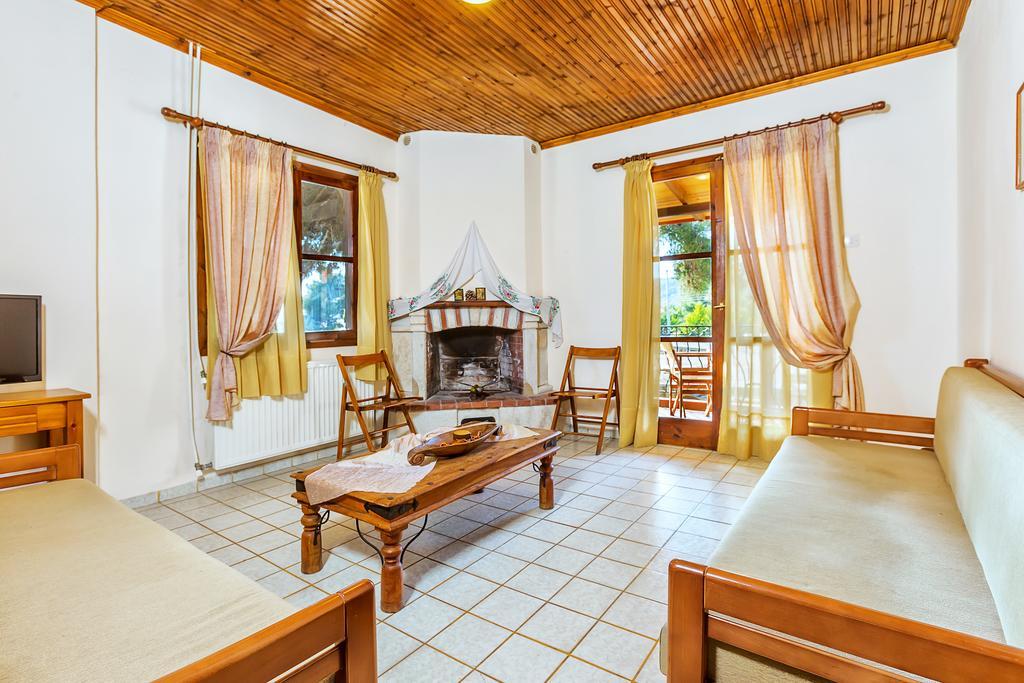 Xenios Loutra Village Karnagio Buitenkant foto